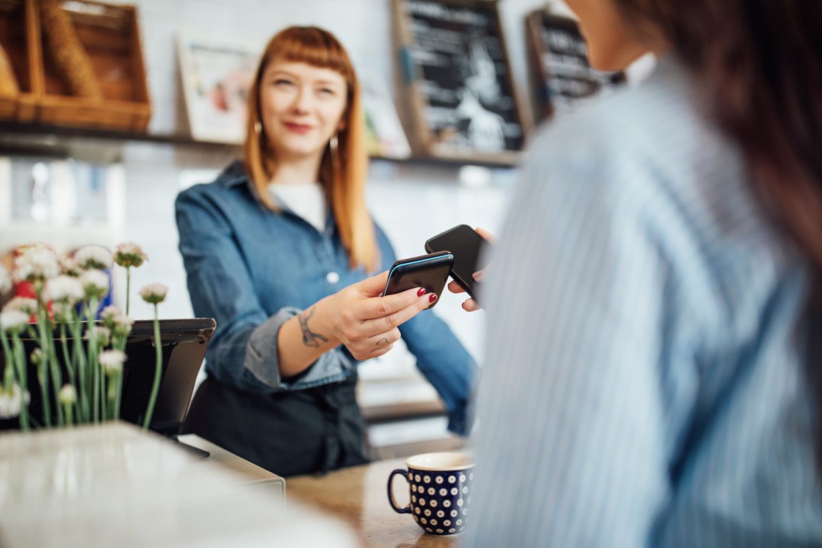 Handling “tips” correctly: What you need to know regarding taxes and how to save money!